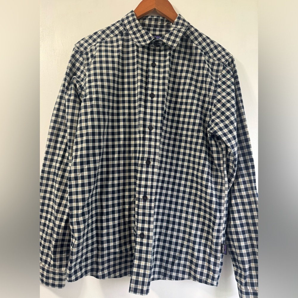 Men’s Patagonia work wear button down shirt EUC